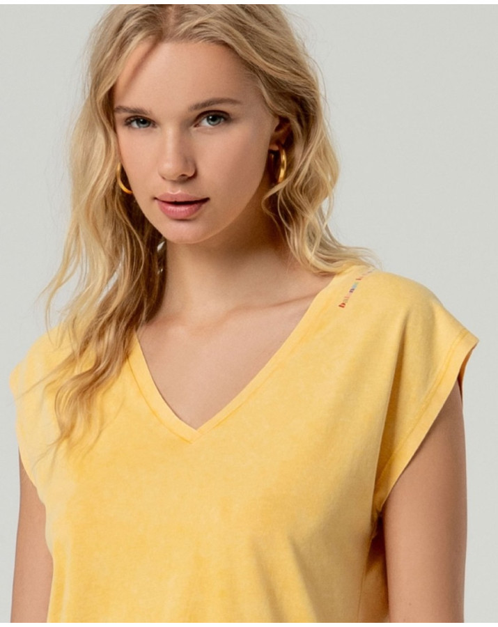 SURKANA Αμάνικο μπλουζάκι με V λαιμόκοψη POSΙ011