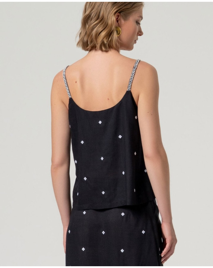 SURKANA Τοπ με τιράντες, V ντεκολτέ και ίσιο κόψιμο. Μονόχρωμο σχέδιο με διακριτικές κεντημένες λεπτομέρειες. UTEM023