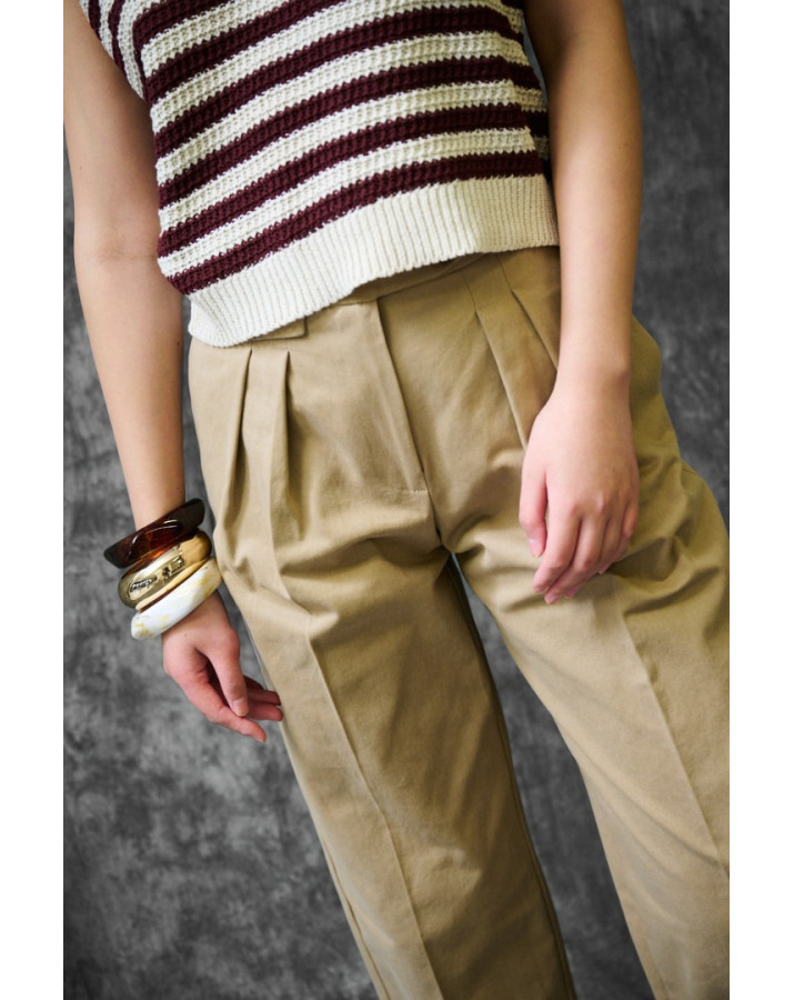 KIKISIX Μπεζ παντελόνι με πιέτες. KXPA2038CAM