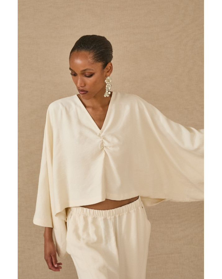 SOUVENIR ΜΠΛΟΥΖΑ ME ΦΑΡΔΥΑ ΜΑΝΙΚΙΑ ΚΑΙ ΣΤΡΙΦΩΜΑ ΜΠΡΟΣΤΑ ΣΤΗ V ΛΑΙΜΟΚΟΨΗ S39M0305