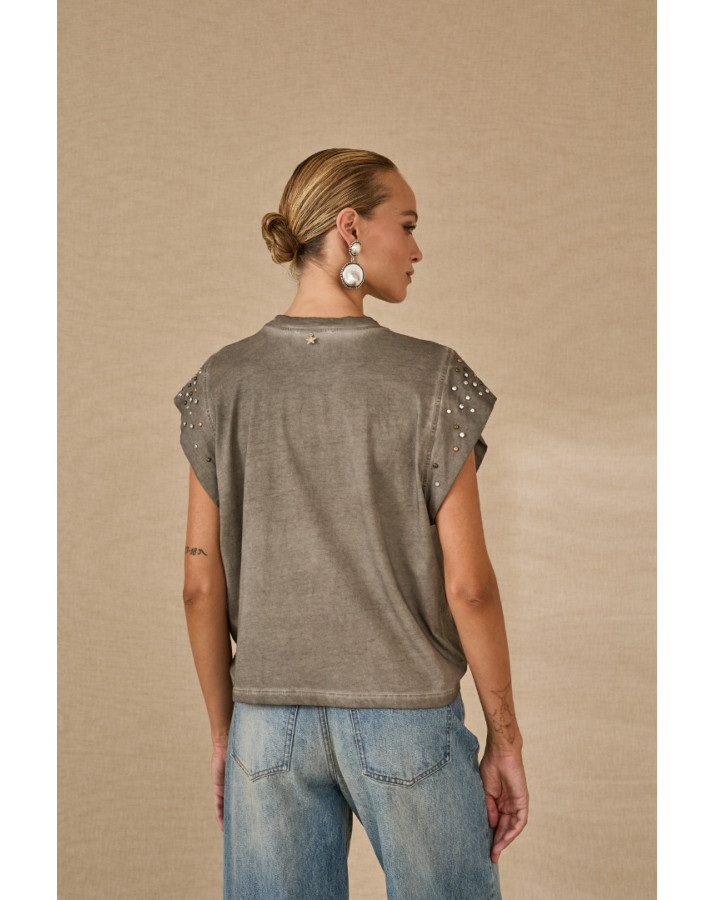 SOUVENIR ΚΟΝΤΟΜΑΝΙΚΗ ΜΠΛΟΥΖΑ ΜΕ ΣΤΜΠΑ ΚΑΙ ΤΡΟΥΞ ΣΤΑ ΜΑΝΙΚΙΑ S39M0342