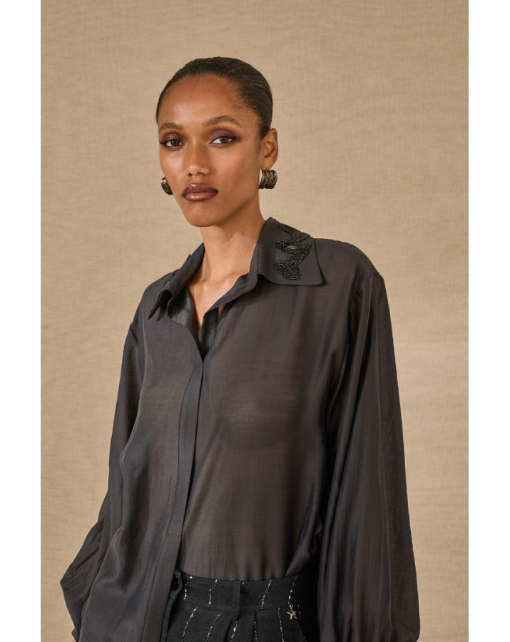 SOUVENIR ΗΜΙΔΙΑΦΑΝΟ ΜΑΥΡΟ ΠΟΥΚΑΜΙΣΟ ΜΕ ΛΕΠΤΟΜΕΡΙΕΣ ΣΤΟ ΓΙΑΚΑ T39R0130