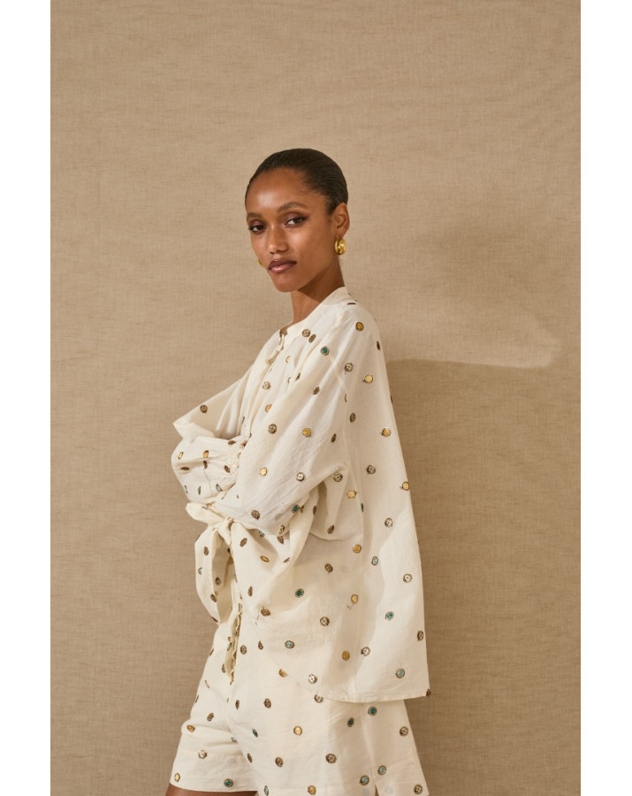 SOUVENIR ΠΟΥΚΑΜΙΣΟ ΜΕ ΣΤΡΟΓΓΥΛΗ ΛΑΙΜΟΚΟΨΗ ΚΑΙ ΕΝΣΩΜΑΤΩΜΕΝΑ ΤΡΟΥΞ S39M0362