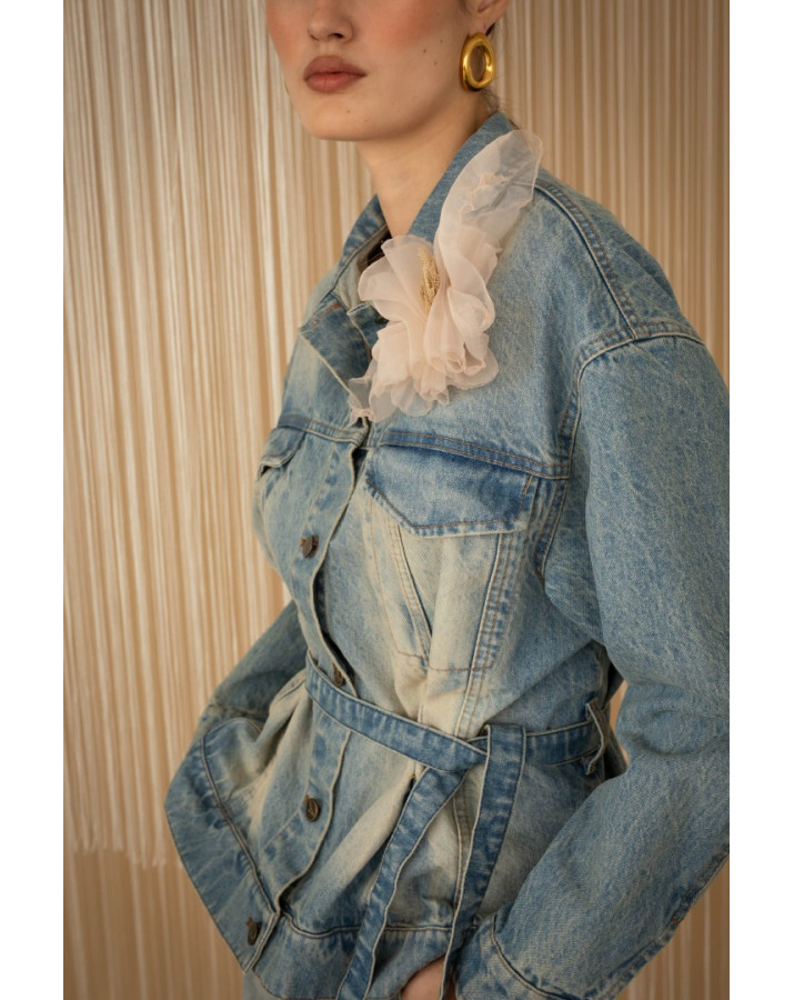 PHILIA LOFT ΜΑΚΡΙΜΑΝΙΚΟ ΤΖΙΝ ΤΖΑΚΕΤ ΜΕ ΔΕΣΙΜΟ ΣΤΗ ΜΕΣΗ ΚΑΙ ΛΟΥΛΟΥΔΙ ΑΠΟ ΤΟΥΛΙ V02A0166