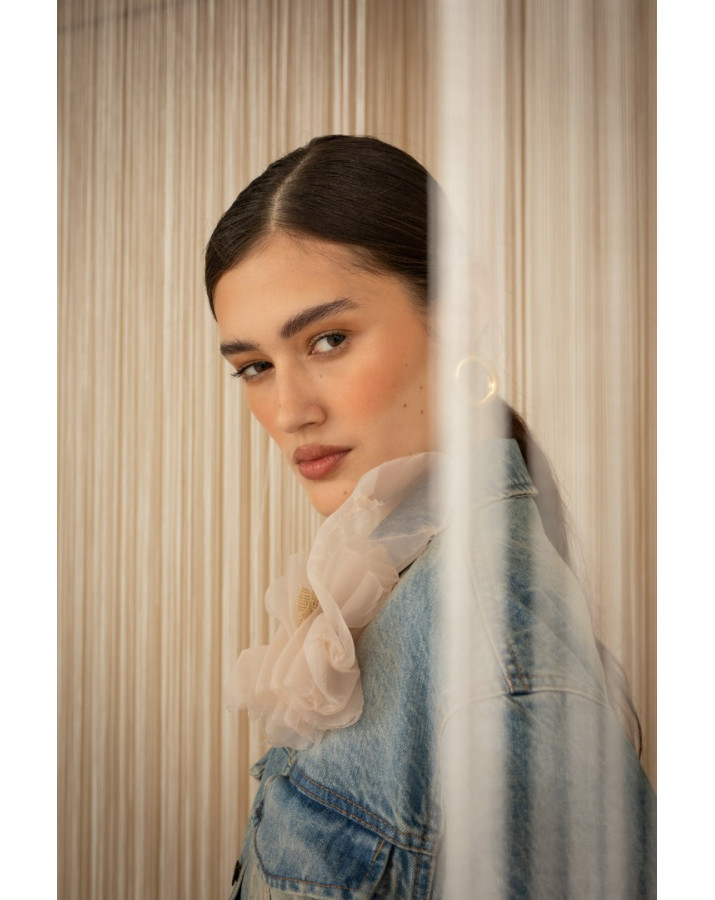 PHILIA LOFT ΜΑΚΡΙΜΑΝΙΚΟ ΤΖΙΝ ΤΖΑΚΕΤ ΜΕ ΔΕΣΙΜΟ ΣΤΗ ΜΕΣΗ ΚΑΙ ΛΟΥΛΟΥΔΙ ΑΠΟ ΤΟΥΛΙ V02A0166